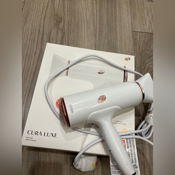 T3 Cura Luxe Hair Dyer - Picture 2 of 2